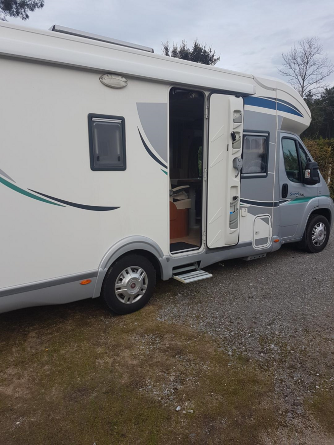 photos.external
