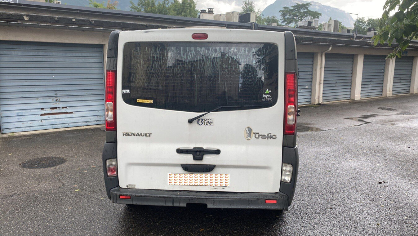 photos.external