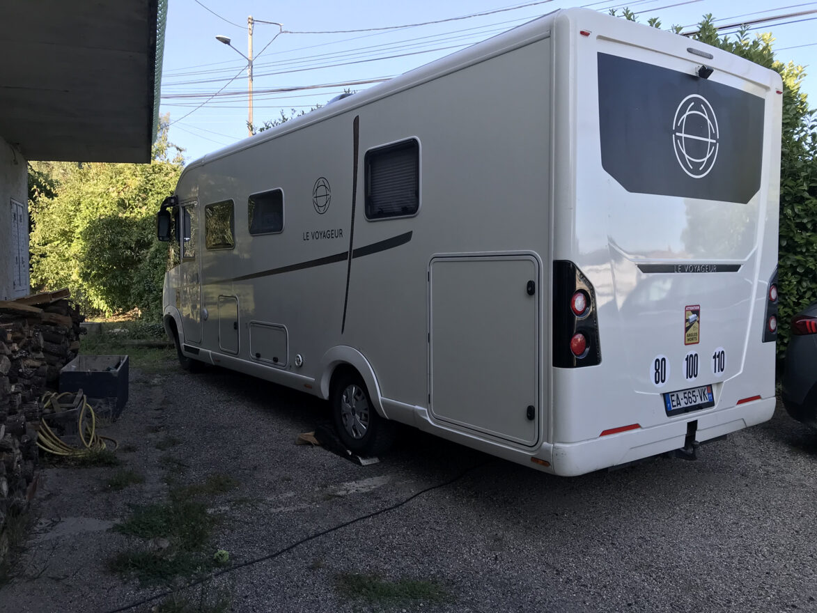 photos.external