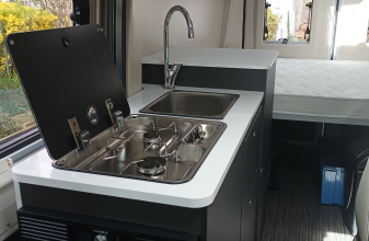  MC LOUIS MENFYS VAN 3 PLUS image